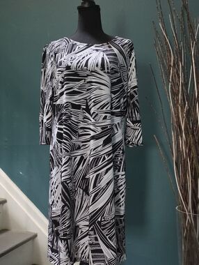 Black & White Abstract Midi Dress with Three-Quarter Sleeves